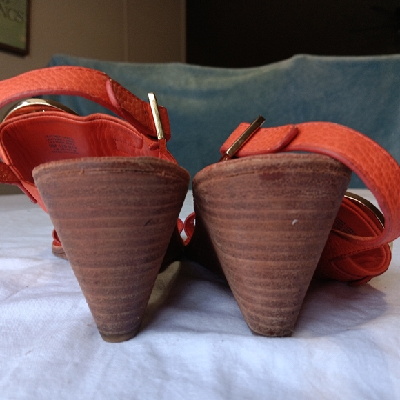 Tory Burch Ankle Strap Wedge Heel Sandals - Picture 6 of 6